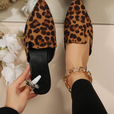 Mules planos estampados en leopardo
