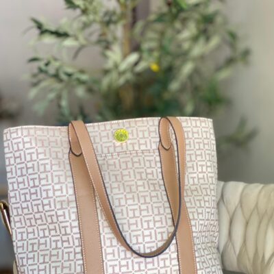 Bolso amplio con bolsillo extra